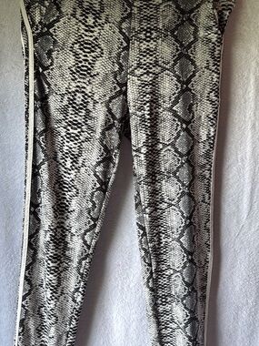 Snake Print Leggings with Side Stripe - Black/White